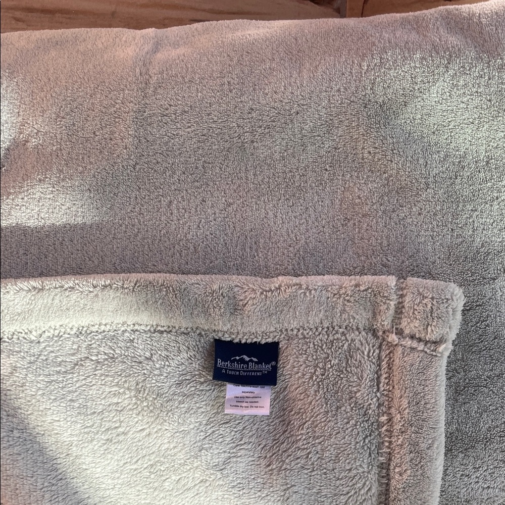 Berkshire Blanket Twin blanket
